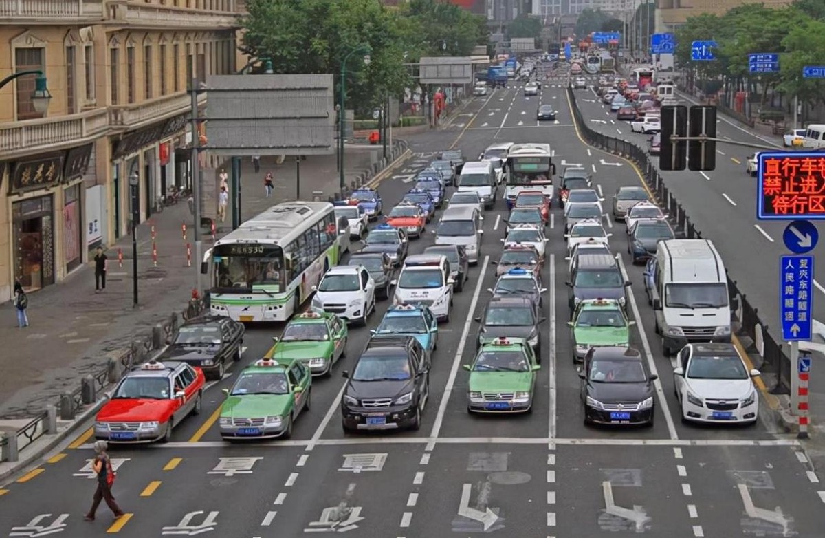 _等红灯不挂N挡变速箱就报废?如何科学停车?别被无良自媒体骗了_等红灯不挂N挡变速箱就报废?如何科学停车?别被无良自媒体骗了