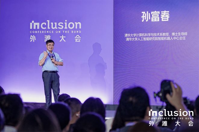 外滩牛雕塑__外滩的牛