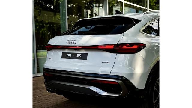 奥迪Q5L升级细节，隐藏门把手炫酷，智能配置贴心-有驾