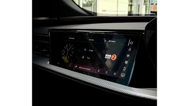 奥迪Q5L升级细节，隐藏门把手炫酷，智能配置贴心-有驾