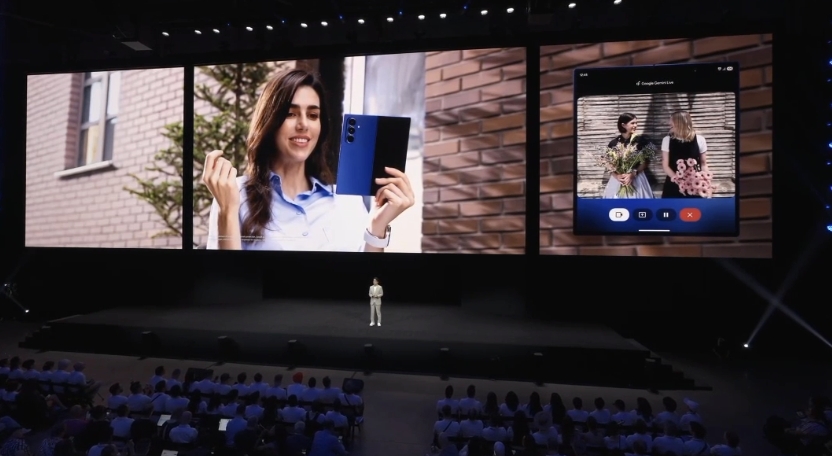 三星折叠屏手机模型_三星折叠屏概念机_