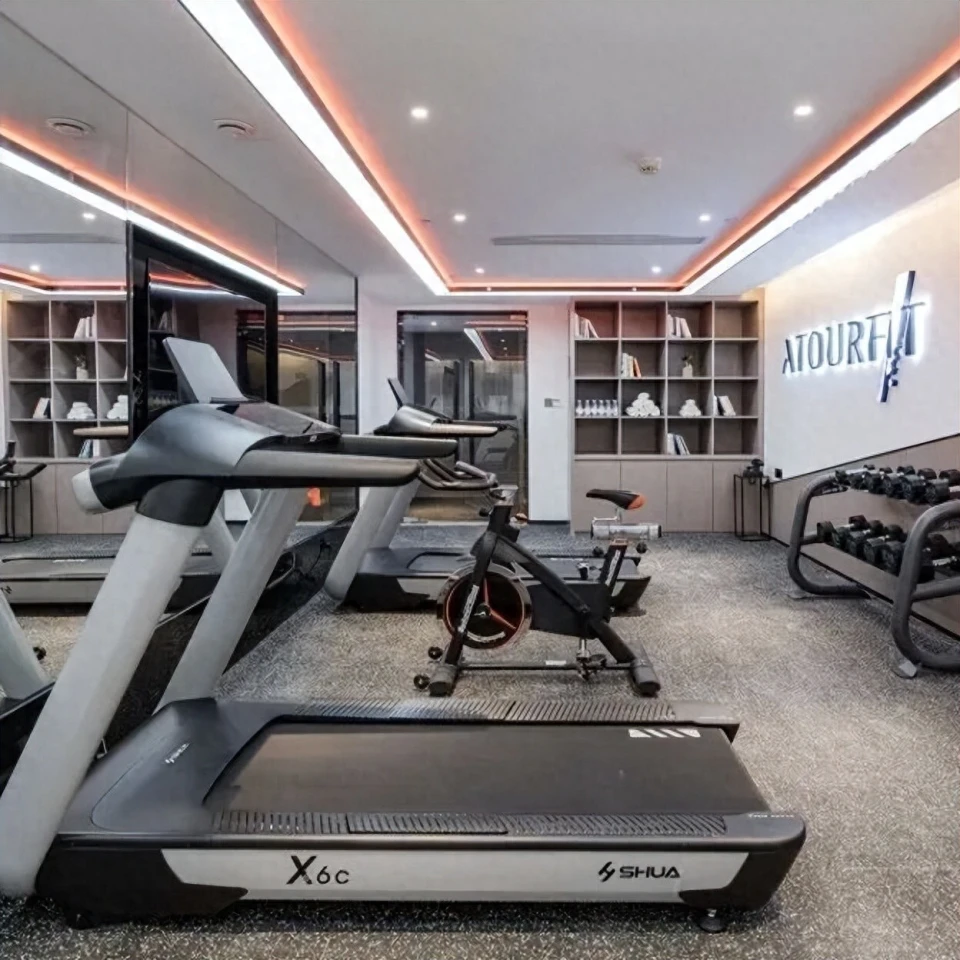 打工人出差，住不起亚朵？