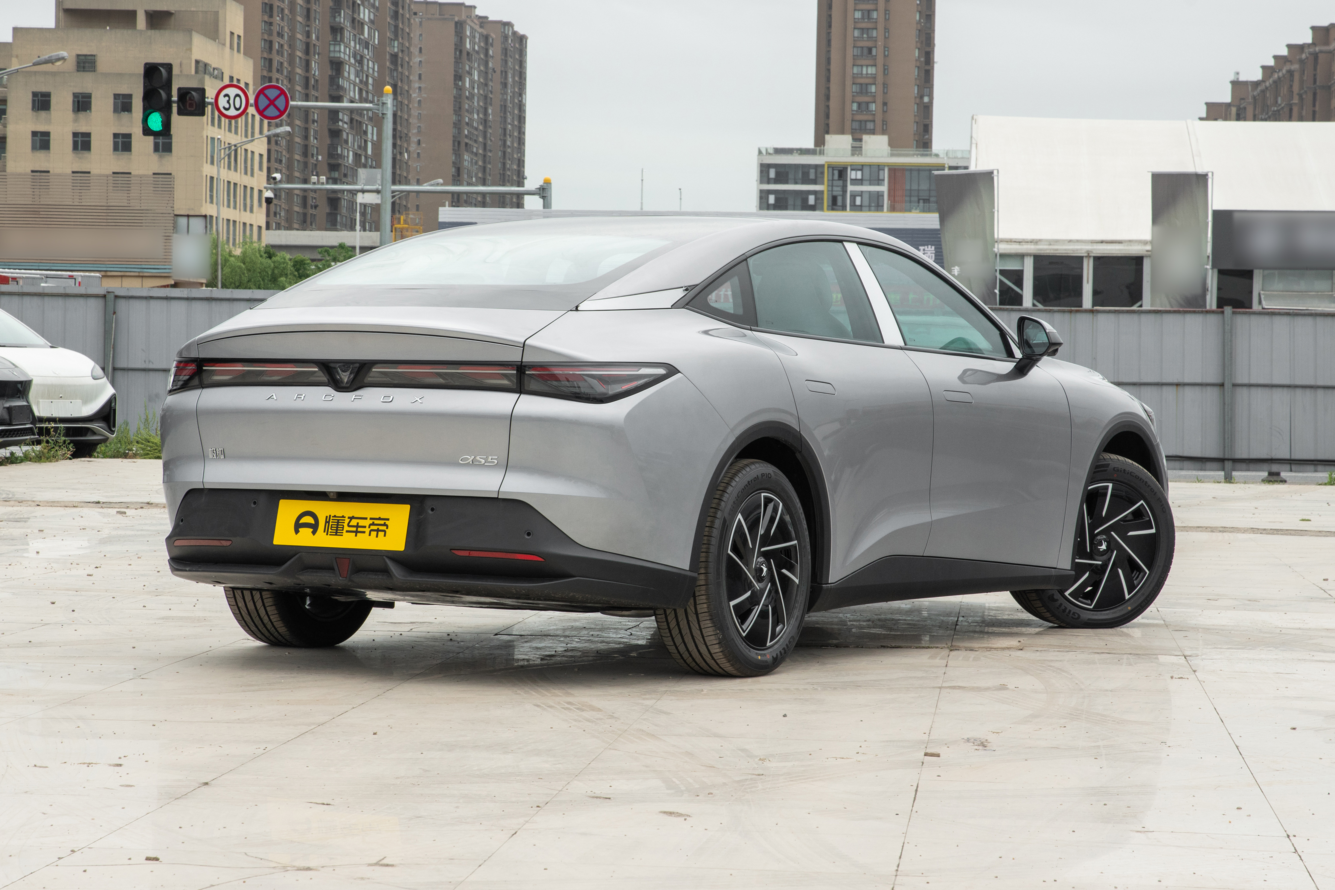 新一代智能纯电轿车阿尔法s_阿尔法极狐电动车_