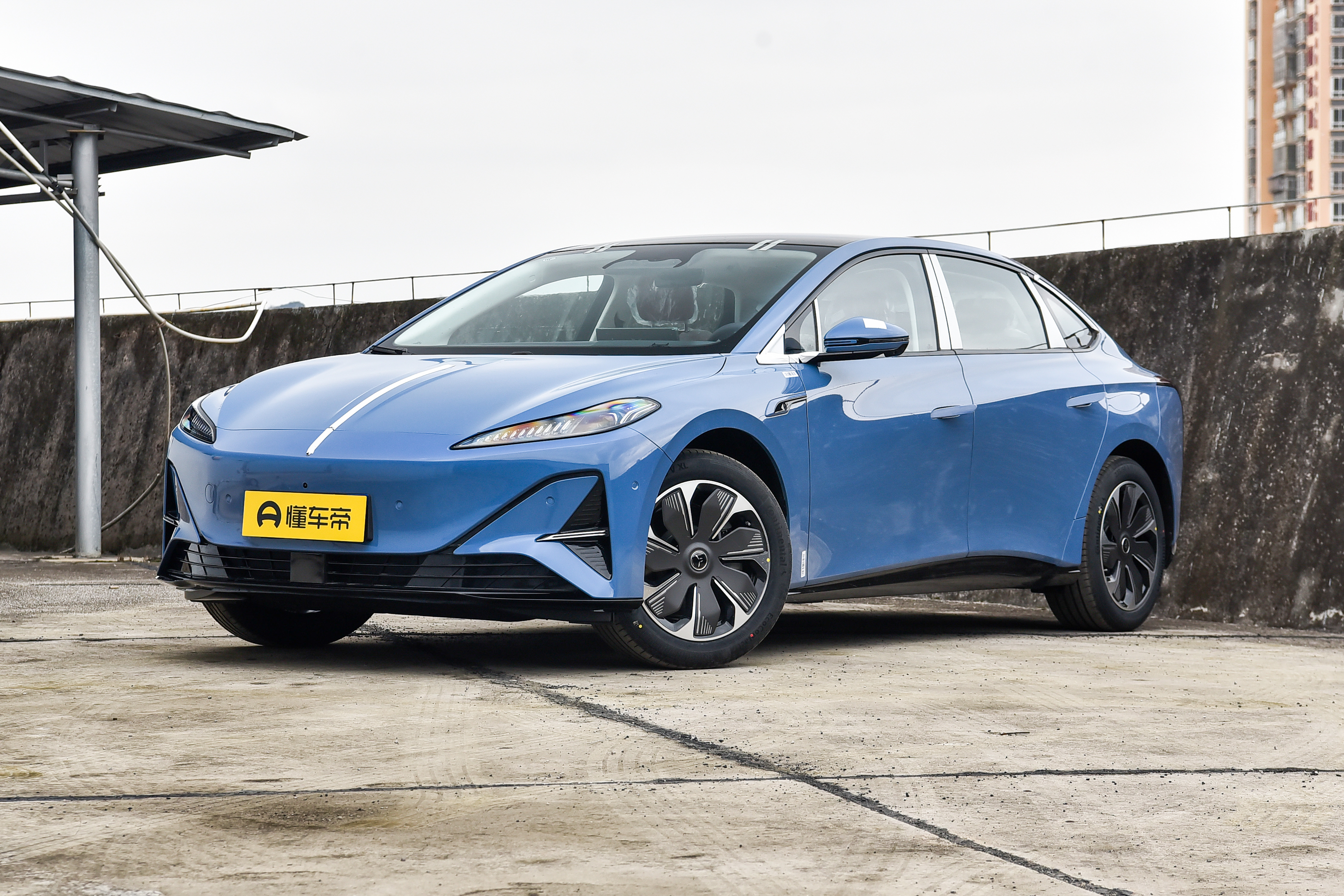 _新一代智能纯电轿车阿尔法s_阿尔法极狐电动车