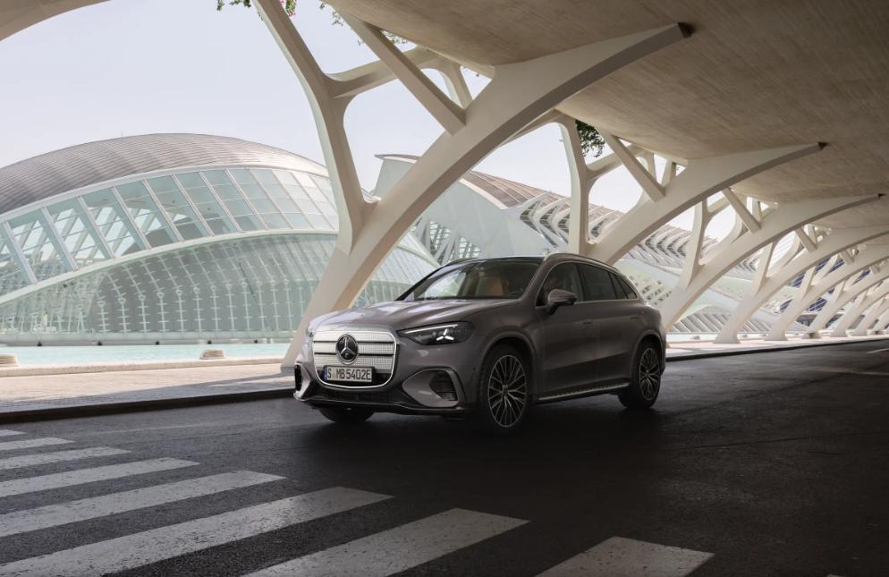 宝马奔驰新能源电动车价格__奔驰宝马电玩