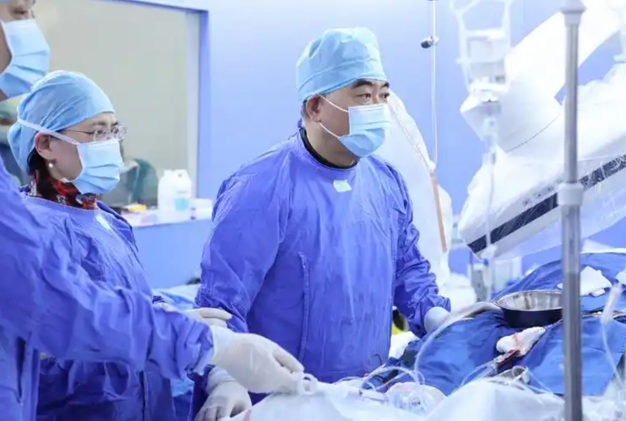 出海新变量｜医疗器械“卷出海”！超百款创新设备欲走向全球如何铺路？