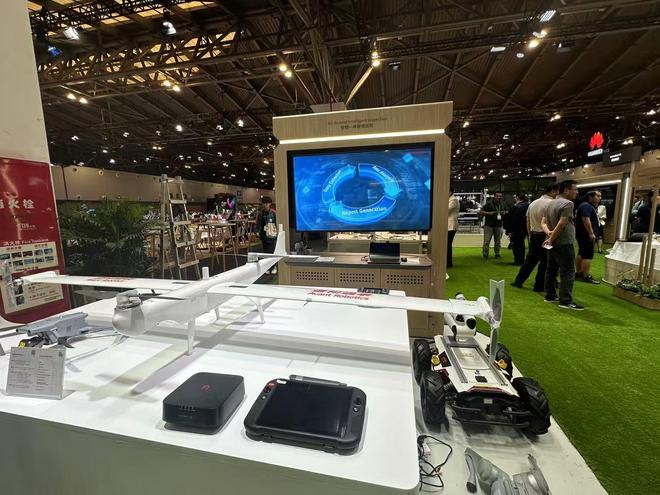 华为官宣昇腾AI、具身智能新动向 多家上市公司参与