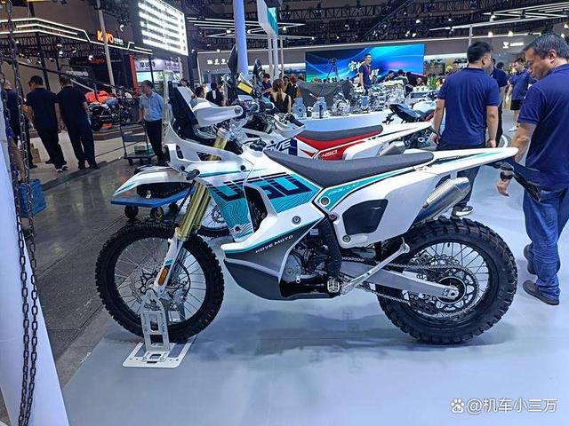 摩博会凯越展台深度解析：四缸650RR惊艳亮相，MX450与625X同台撑场，成熟度拉满！-有驾