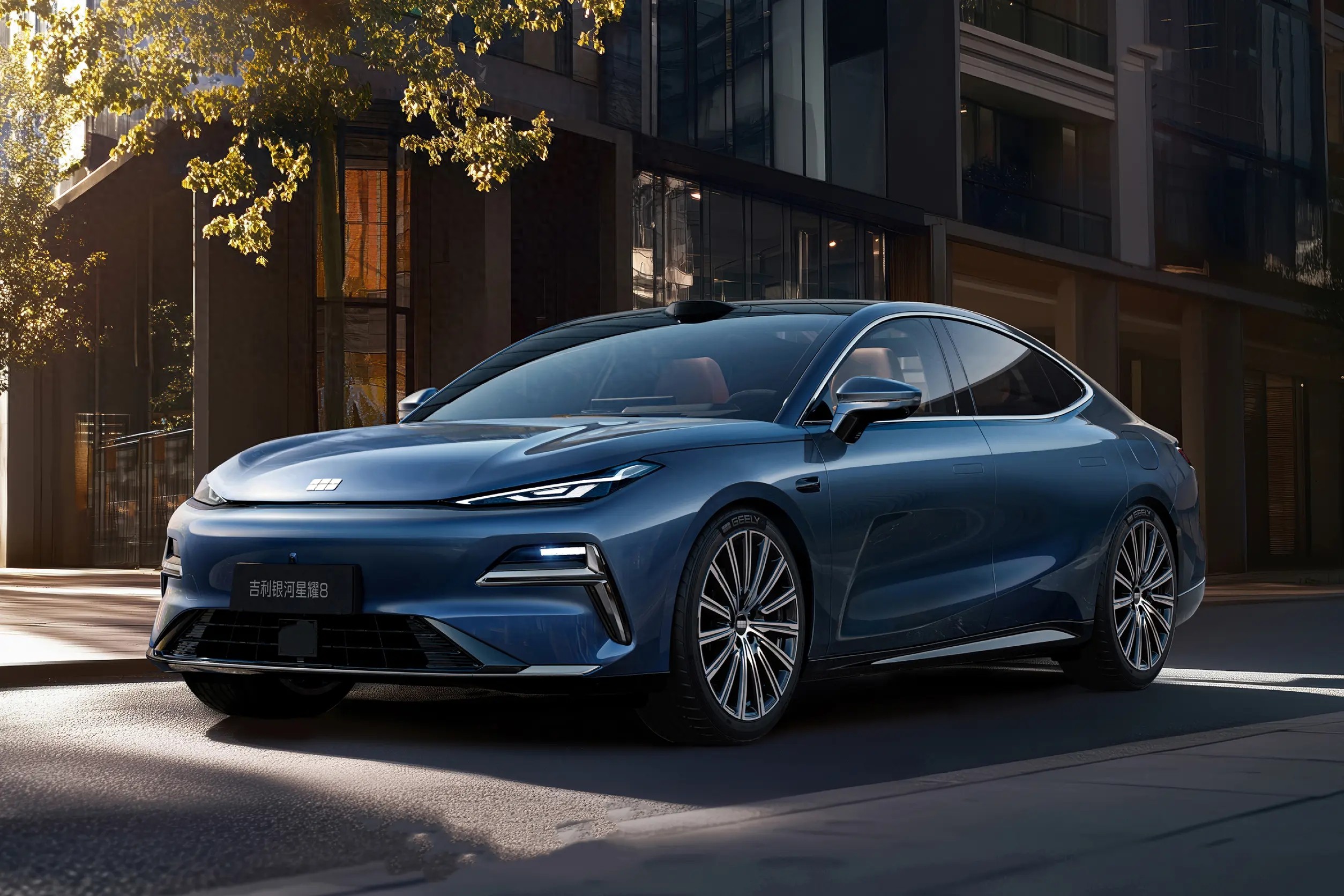 吉利“帕梅”终于来了，车长5米配无框车门，综合续航1600km