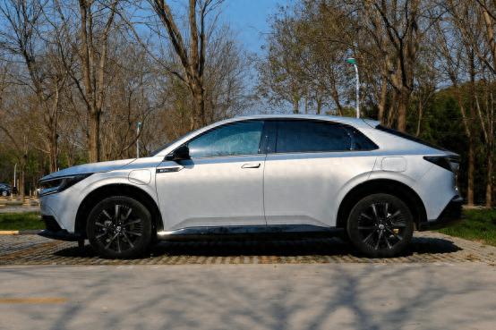 好看又好开，掀背空间巨能装，试驾本田极湃2