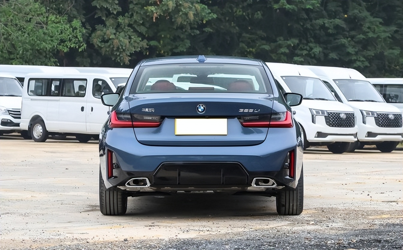 宝马终于认清现实！从31.99万降至22万，现在抄底，还是再等等？__宝马终于认清现实！从31.99万降至22万，现在抄底，还是再等等？