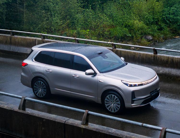 吉利首款中大型suv_吉利全新大作_