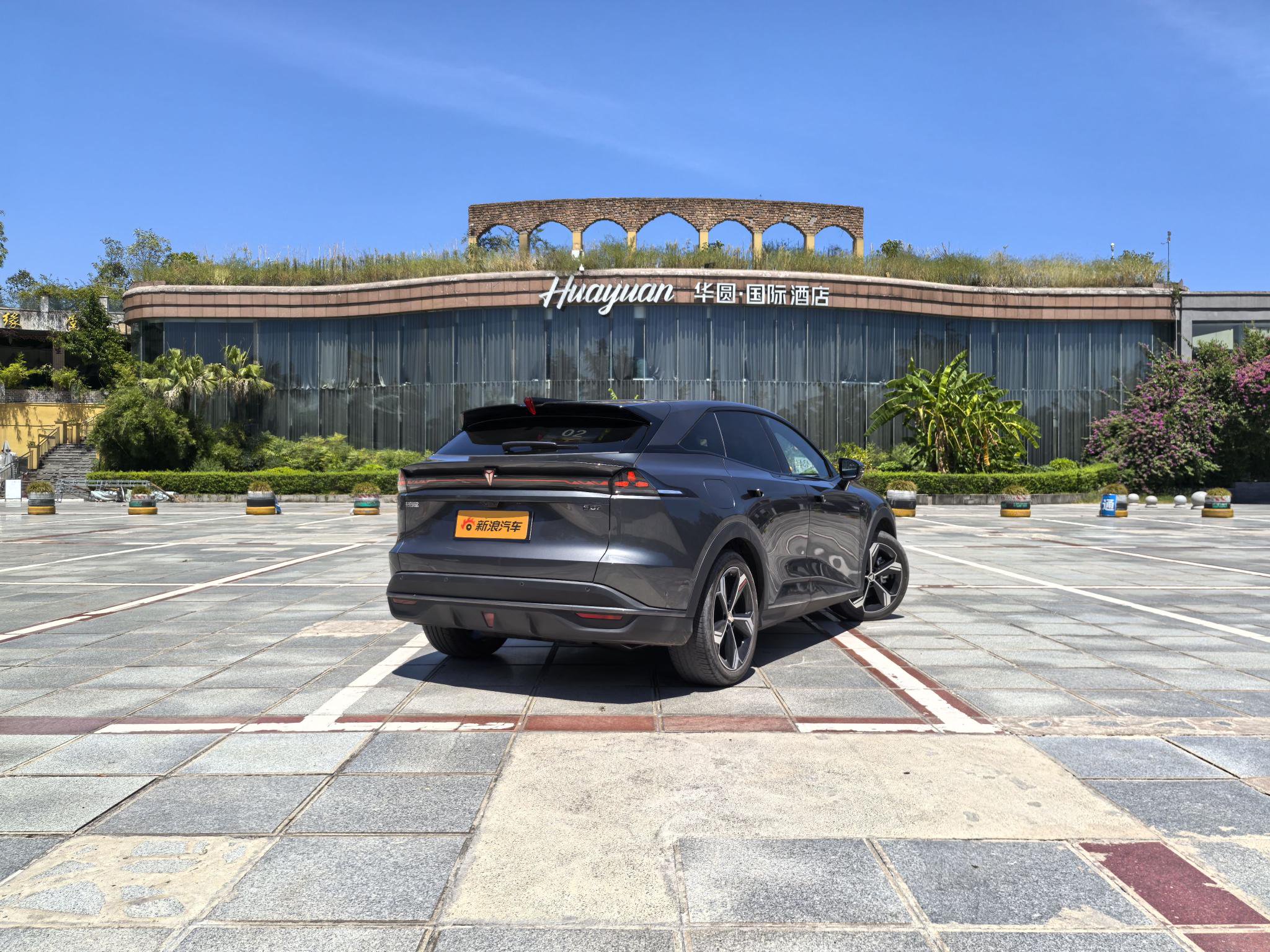 新款深蓝S07正式上市交付 售价15.69-17.39万元