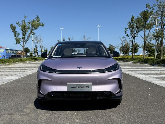 真被它给装到了！试驾极狐T1