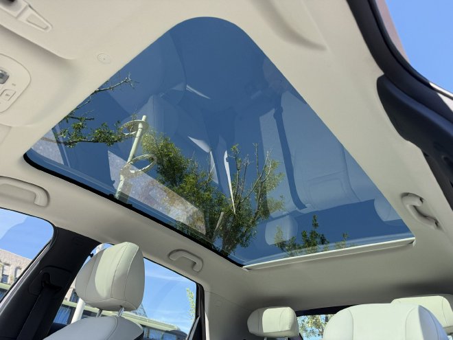 真被它给装到了！试驾极狐T1