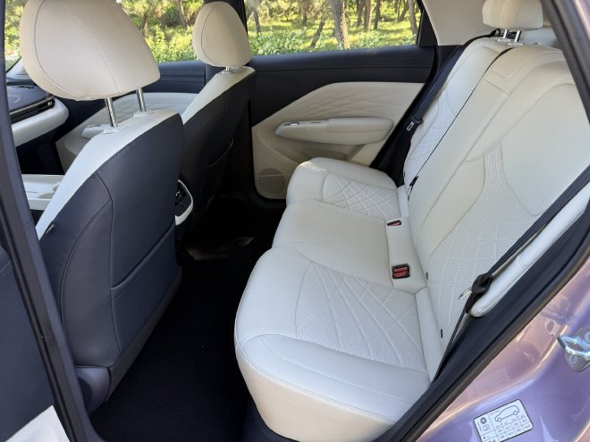 真被它给装到了！试驾极狐T1