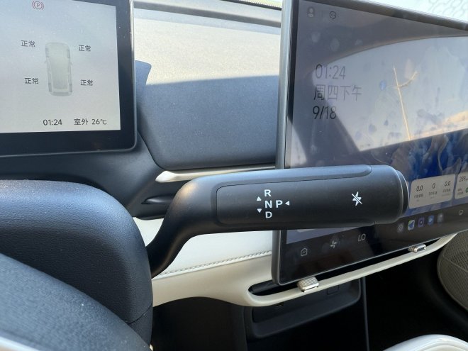 真被它给装到了！试驾极狐T1