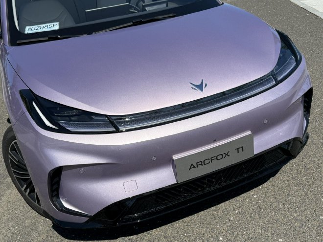 真被它给装到了！试驾极狐T1