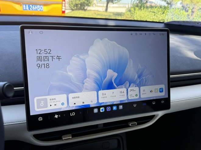 真被它给装到了！试驾极狐T1
