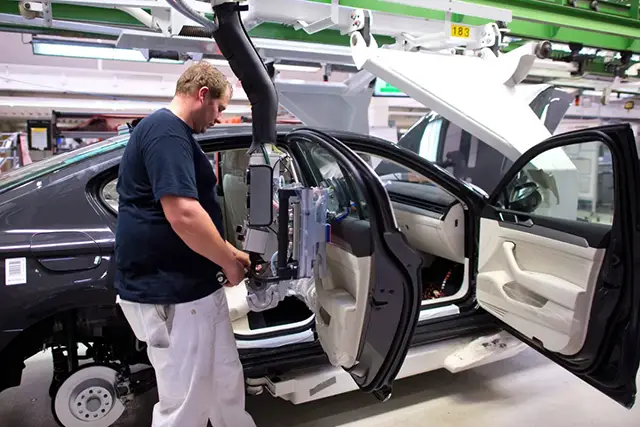 _【汽车人】十万岗位流失,跨国车企电动化受挫_【汽车人】十万岗位流失,跨国车企电动化受挫