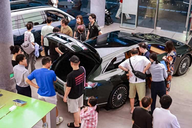 30万预算买百万级豪车体验，享界 S9T堪称“不给同级留活路”