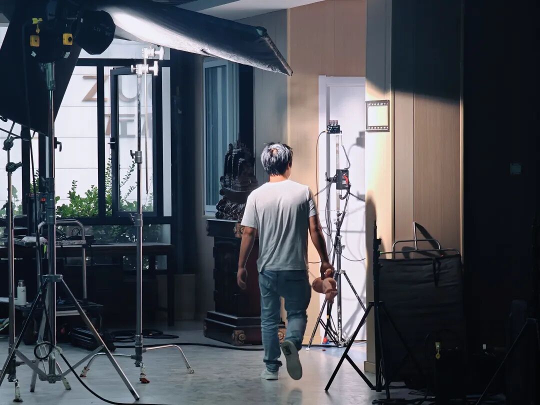 _“霸道总裁”拯救闲置物业!实探风口上的短剧拍摄基地→_“霸道总裁”拯救闲置物业!实探风口上的短剧拍摄基地→