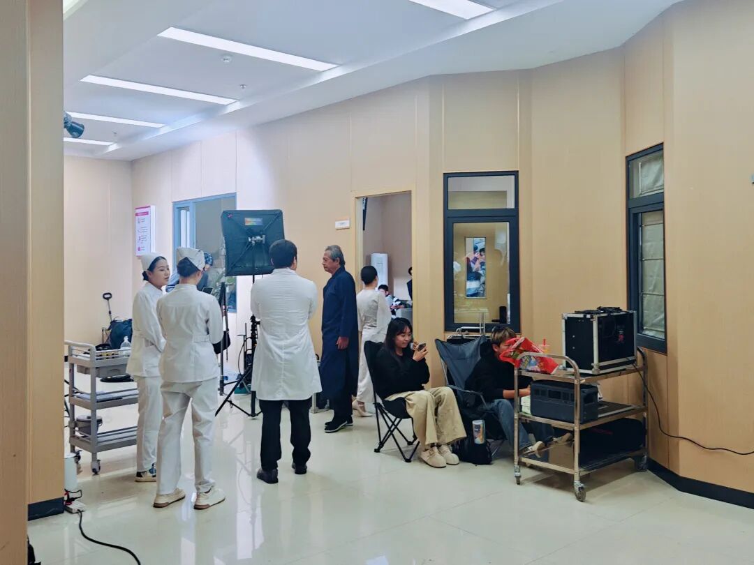 “霸道总裁”拯救闲置物业!实探风口上的短剧拍摄基地→_“霸道总裁”拯救闲置物业!实探风口上的短剧拍摄基地→_