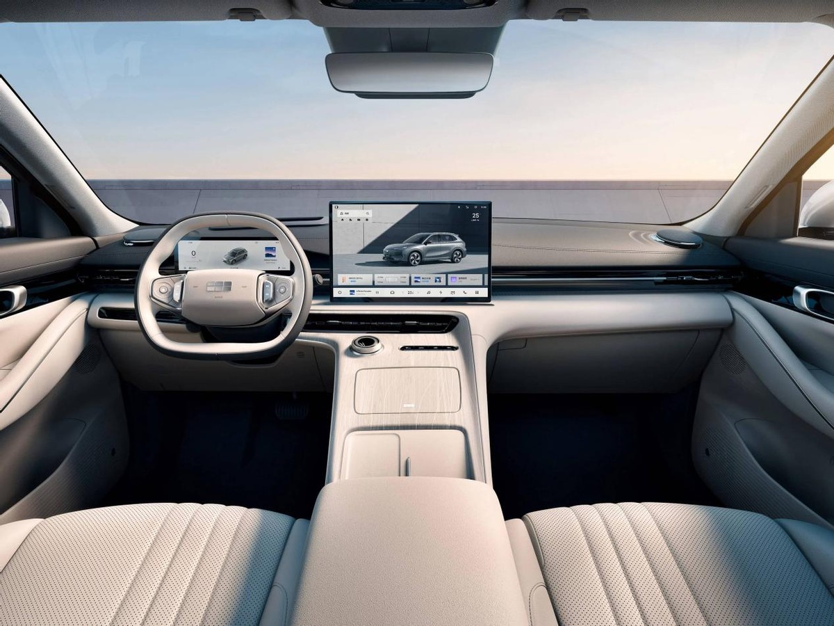 _吉利银河限量版suv_吉利电动汽车银色suv