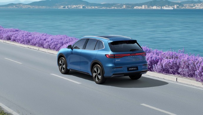 _吉利银河限量版suv_吉利电动汽车银色suv