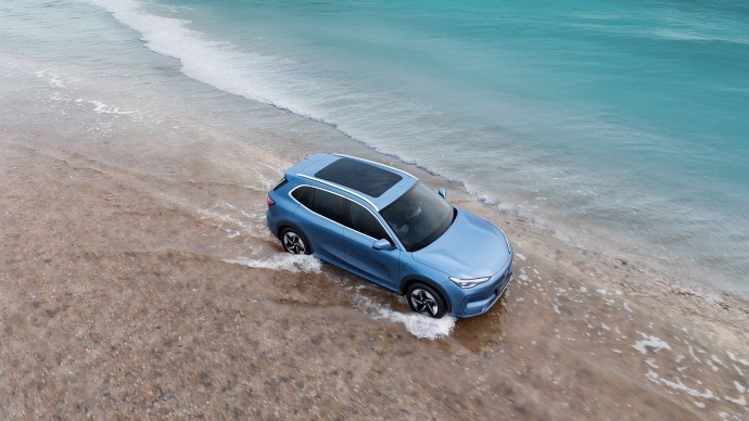 吉利电动汽车银色suv_吉利银河限量版suv_