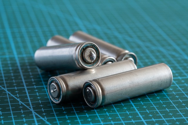 电池材料磷酸铁锂__锂电池磷酸铁锂电池哪个好