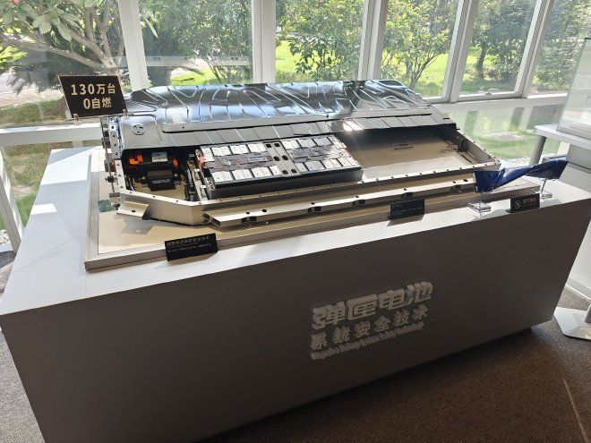 售价9.98万元起 埃安RT焕新款上市