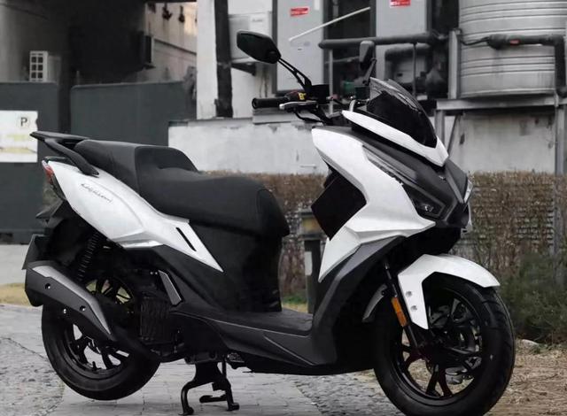 五羊本田14980元对决钱江10999元：150踏板车价格战背后，谁在血亏谁在暴利？老司机揭露成本黑洞