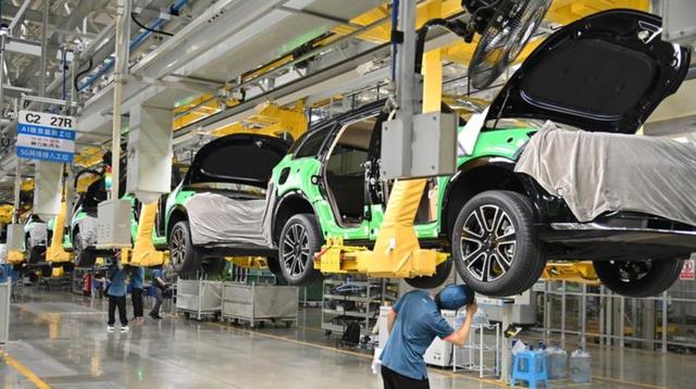 中汽协：1-8月SUV生产企业累计销量648.8万辆，占比超六成，除特斯拉外其他企业表现疲软，行业格局逐渐变化