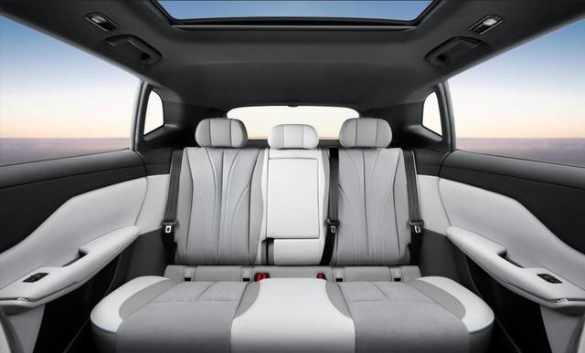 奇瑞捷途X70L中型SUV即将上市，预售12.59万起，豪华设计配置丰富，融合性价比与实用性满足多样家庭需求-有驾