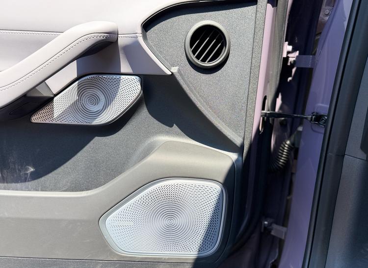 居然这么全面?试驾蔚来EC6,帅气又好开_居然这么全面?试驾蔚来EC6,帅气又好开_