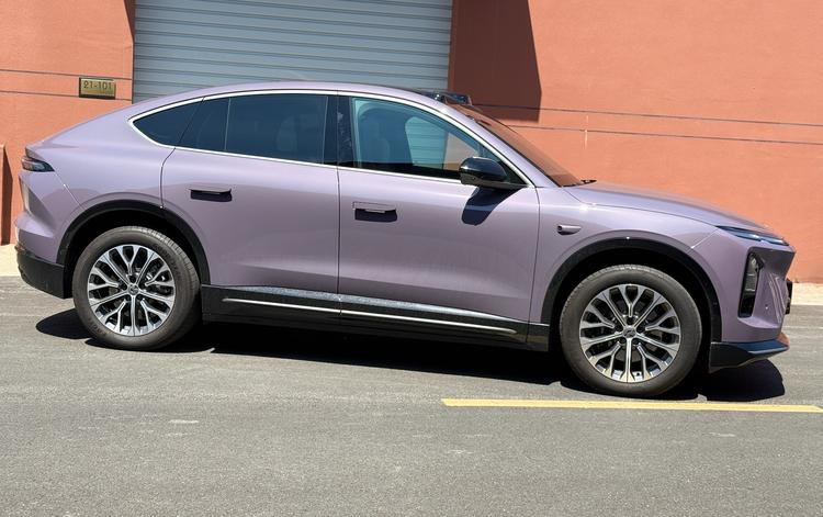 居然这么全面?试驾蔚来EC6,帅气又好开__居然这么全面?试驾蔚来EC6,帅气又好开