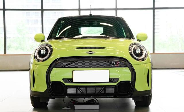 停售八年依旧吸睛，MINIR58实拍首曝，颜值超高惊艳全场-有驾