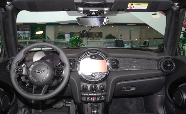 停售八年依旧吸睛，MINIR58实拍首曝，颜值超高惊艳全场-有驾