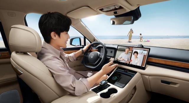 超93万车主升级鸿蒙智行史诗级OTA，三大核心功能全面进化带来智能驾驶和出行体验新突破-有驾