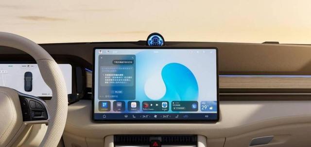 超93万车主升级鸿蒙智行史诗级OTA，三大核心功能全面进化带来智能驾驶和出行体验新突破-有驾
