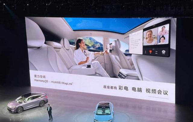 超93万车主升级鸿蒙智行史诗级OTA，三大核心功能全面进化带来智能驾驶和出行体验新突破-有驾