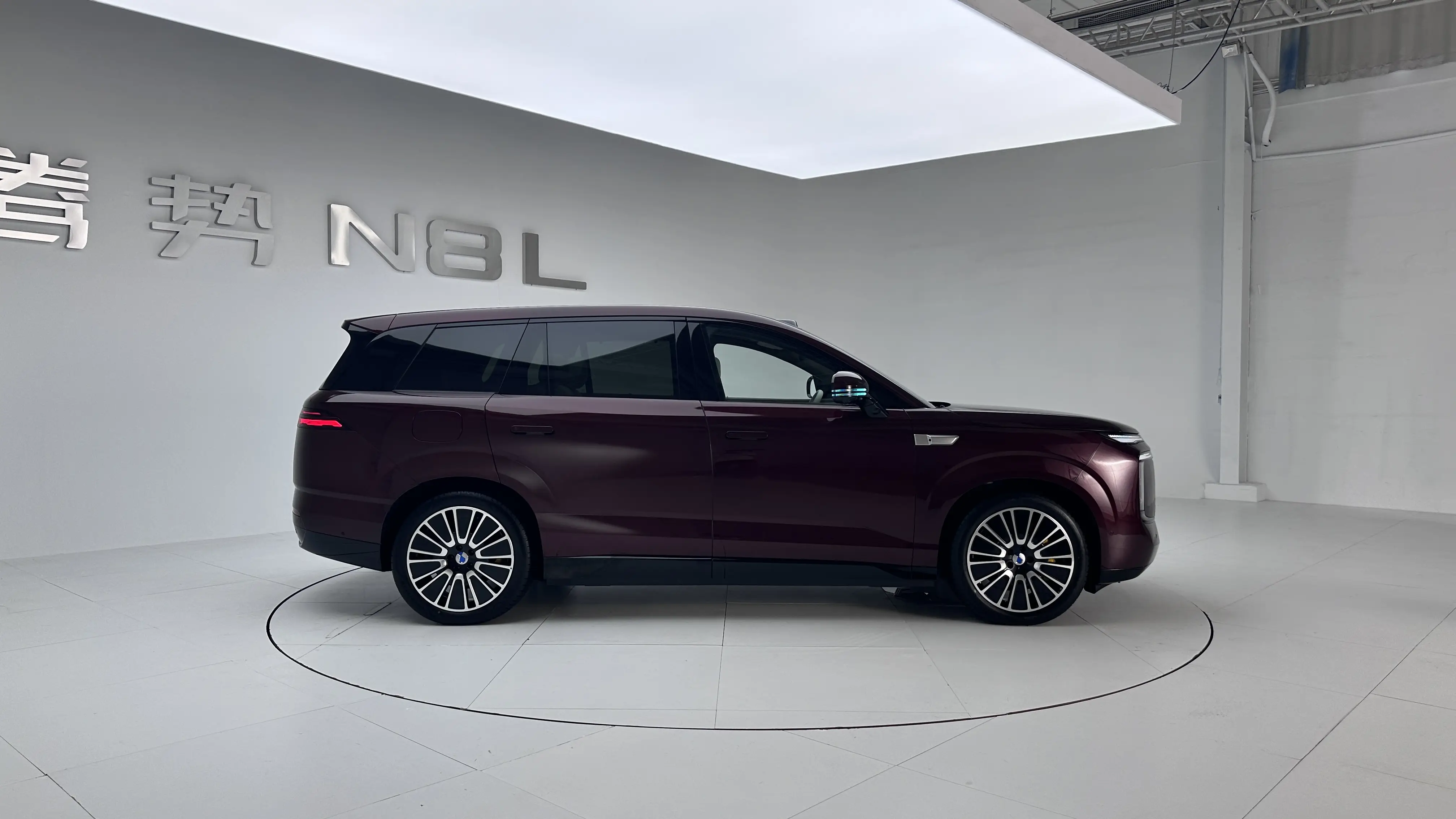 5米2的“移动大平层”！腾势N8L空间与座椅设计揭秘