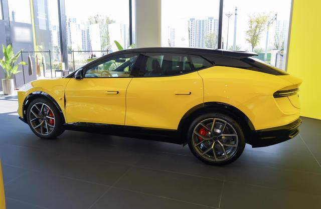 英国莲花花55.8万造了台2.95秒破百的电动SUV，三个月深度使用后我发现它正在让那些花百万买保时捷的车主重新审视自己-有驾