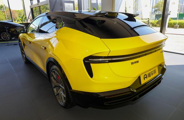 英国莲花花55.8万造了台2.95秒破百的电动SUV，三个月深度使用后我发现它正在让那些花百万买保时捷的车主重新审视自己-有驾