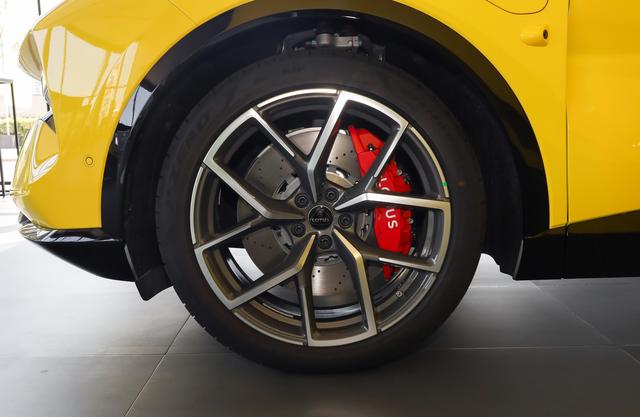 英国莲花花55.8万造了台2.95秒破百的电动SUV，三个月深度使用后我发现它正在让那些花百万买保时捷的车主重新审视自己-有驾