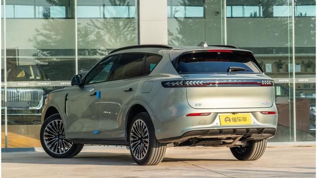 岚图疯了:二十多万的车,塞进了华为的脑子和保时捷的腿-有驾