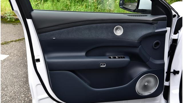 岚图疯了:二十多万的车,塞进了华为的脑子和保时捷的腿-有驾