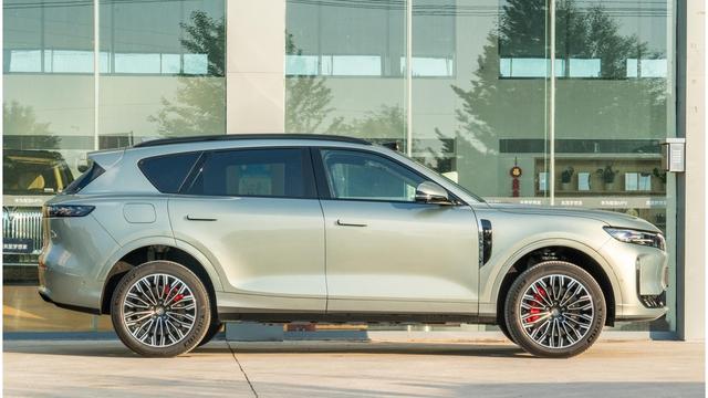 岚图疯了:二十多万的车,塞进了华为的脑子和保时捷的腿-有驾