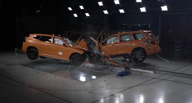 沃尔沃XC70碰撞测试！安全不为得奖，只为守护出行！-有驾